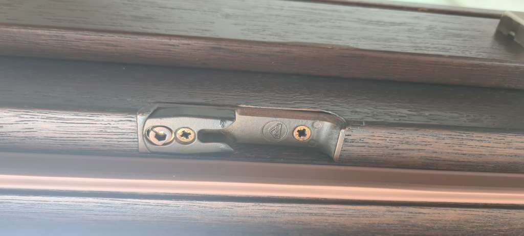 BAU-Forumsbeitrag: Alte Holz-Roto-Fenster: Anpressdruck einstellen BAU-Forumsbeitrag: Alte Holz-Roto-Fenster: Anpressdruck einstellen