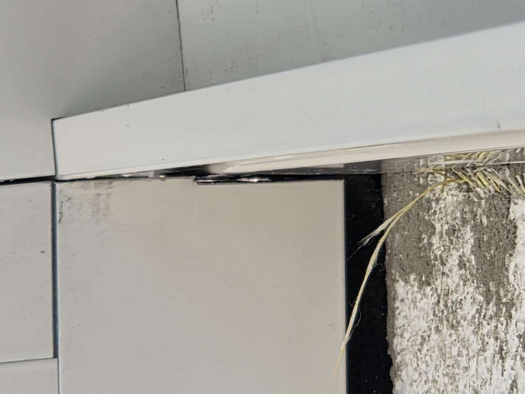 BAU-Forumsbeitrag: Schüco Wintergarten richtig abdichten - Undichtigkeiten bei Fenstern und Dachanschluss BAU-Forumsbeitrag: Schüco Wintergarten richtig abdichten - Undichtigkeiten bei Fenstern und Dachanschluss