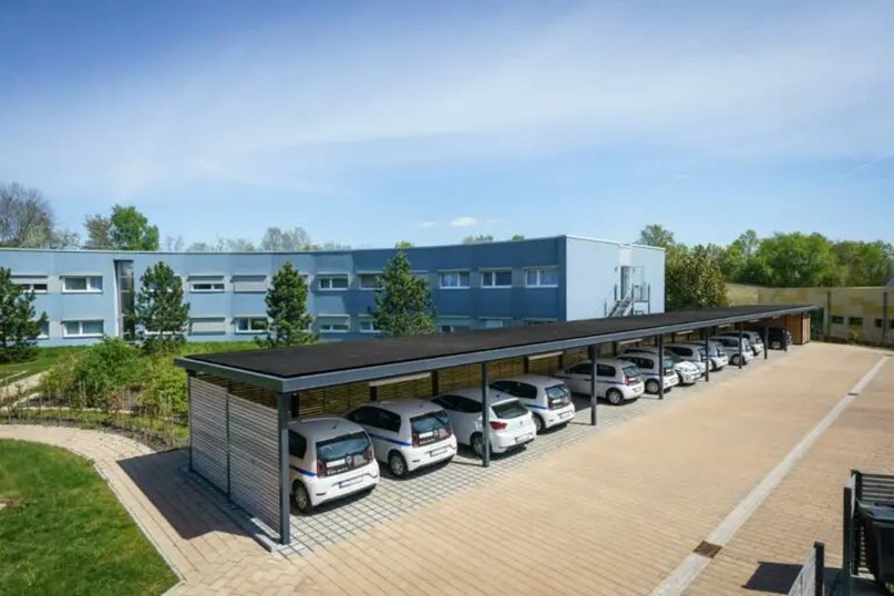 Photovoltaik Parkplatz&uuml;berdachung in Braunschweig