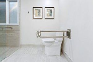 Umbau barrierefreies Bad: Zusch&uuml;sse & F&ouml;rderungen bei der barrierefreien und behindertengerechten Sanierung - Bild: Point3D Commercial Imaging Ltd. / Unsplash