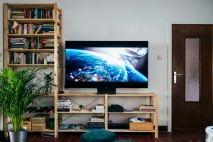 Wie dein Fernseher zum echten Hingucker wird - Bild: Jonas Leupe / Unsplash