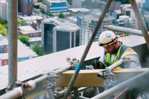 Wie stellen Unternehmen Fertigungsteile für den Hausbau her? - Bild: Anthony Fomin / Unsplash Wie stellen Unternehmen Fertigungsteile für den Hausbau her? - Bild: Anthony Fomin / Unsplash