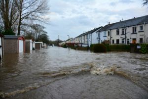 Wohngeb&auml;udeversicherung: Verborgene Risiken und nicht abgedeckte Sch&auml;den f&uuml;r Hausbesitzer - Bild: Chris Gallagher / Unsplash