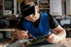 Silberbeschichtung f&uuml;r bessere elektrische Leitf&auml;higkeit und Zuverl&auml;ssigkeit - Bild: Bermix Studio / Unsplash