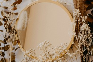 Spiegel im Flur - Gestaltungselement mit Wirkung - Bild: Annie Spratt / Unsplash