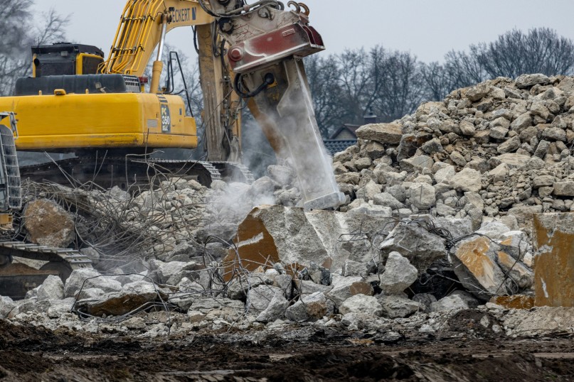 Entsorgungspartner online finden: Ein reibungsloser Ablauf auf der Baustelle braucht aber oft mehr als nur einen Container am Stra&szlig;enrand