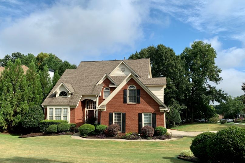 Die Entscheidung, eine Immobilie zu verkaufen oder zu kaufen, ist oft mit vielen Emotionen und Unsicherheiten verbunden.